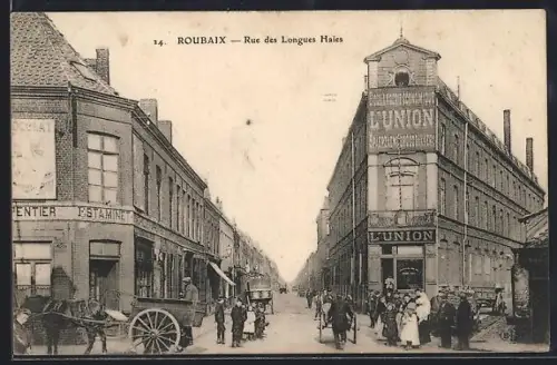 AK Roubaix, Rue des Longues Haies animée avec passants et chariots