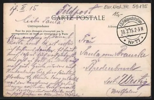 AK Wallers, Le monument des victimes de la Guerre avec des habitants rassemblés devant