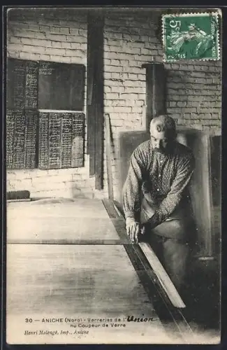 AK Aniche /Nord, Verreries de l`Union, coupeur de verre au travail