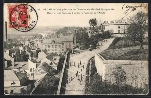 AK Sedan, Vue générale de l`Avenue du Général Margueritte dans le fond Gaulier, à droite la Caserne de l`Asfeld