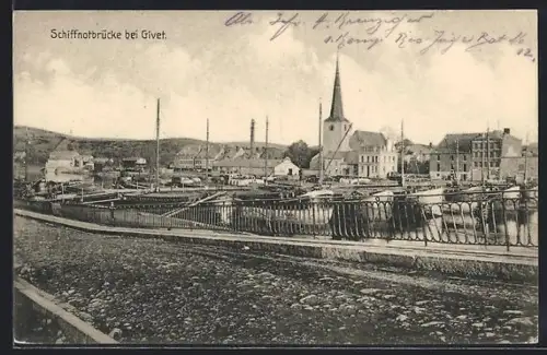 AK Gívet, Schiffnotbrücke mit dem Ort im Hintergrund
