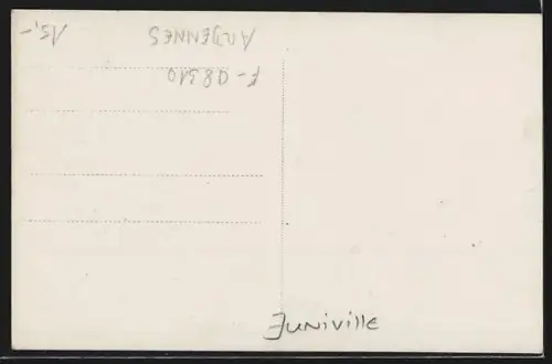 Foto-AK Juniville, Une rue avec une voiture