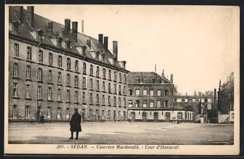 AK Sedan, Casernes Macdonald, Cour d`Honneur