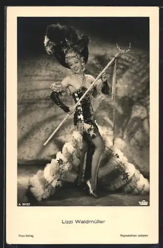 AK Schauspielerin Lizzi Waldmüller mit Federkopfschmuck