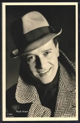 AK Schauspieler Rolf Weih mit Hut in die Kamera lächelnd