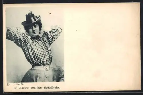 AK Schauspielerin Annie Kalmar posierend