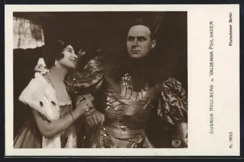 AK Schauspielerin Gudrun Houlberg und Schauspieler Valdemar Psilander im Filmkostüm