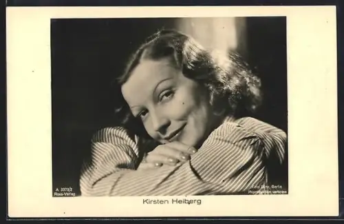 AK Schauspielerin Kirsten Heiberg, den Kopf in den Arm gelegt