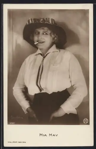 AK Schauspielerin Mia May mit Hut und Zigarette