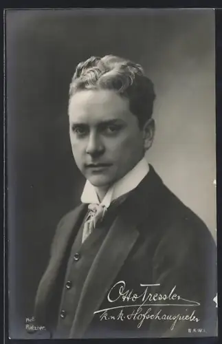 AK Otto Tressler mit ernstem Gesicht, Portrait