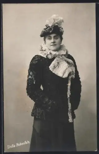 AK Stella Hohenfels mit Pelz- und Rüschenkragen, Portrait