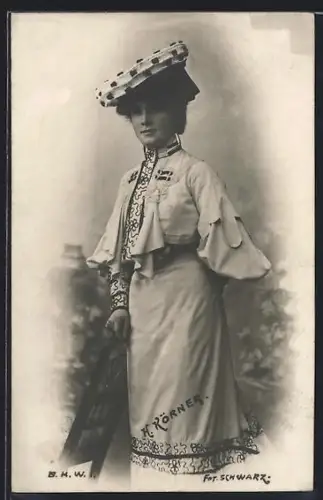 AK Schauspielerin H. Körner mit extravagantem Hut, Portrait