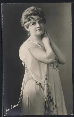 AK Annie Dirkens mit Stirnband, Portrait