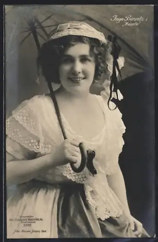 AK Inga Berentz i Musette, Portrait