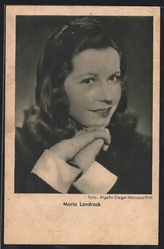 AK Schauspielerin Maria Landrock mit Kinn auf gefalteten Händen