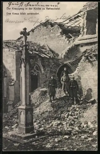 AK Hattonchâtel, Le cloître de l`église avec la croix restée intacte après les destructions