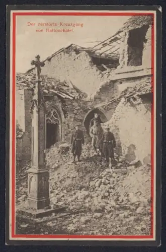 AK Hattonchâtel, Le cloître détruit et soldats parmi les ruines