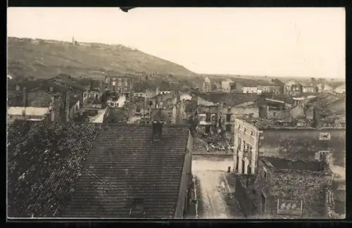 Foto-AK Vigneulles, Vue sur le village depuis les hauteurs avec paysage environnant