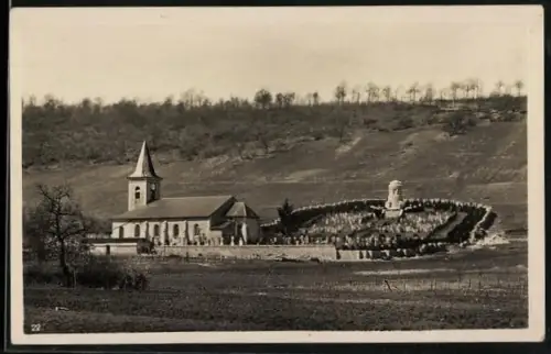Foto-AK Vieville, Église et cimetière dans la campagne environnante