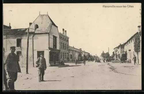 AK Hanonville-sous-les-Côtes, Rue principale animée avec passants et bâtiments
