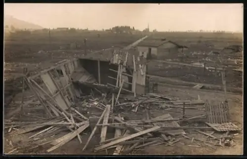 Foto-AK Vigneulles-les-Hattonchatel, Ruines de la baraque de Lazarett après un bombardement en 1916