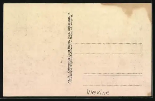 AK Vieville, Vue du camp avec des bâtiments et des personnes à l`extérieur