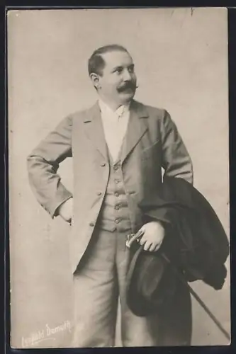 AK Schauspieler Leopold Demuth im Anzug porträtiert