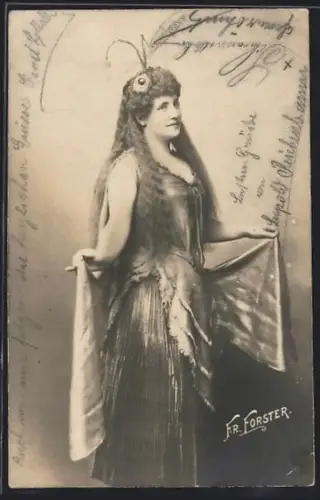 AK Schauspielerin Forster im Kleid posierend