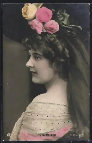 AK Opernsängerin Reta Walter mit Blumen im Haar
