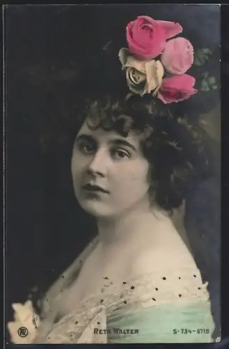 AK Opernsängerin Reta Walter mit Blumen im Haar im Porträt