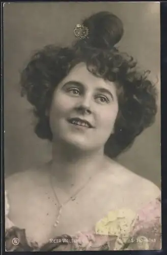 AK Reta Walter lächelt, Portrait
