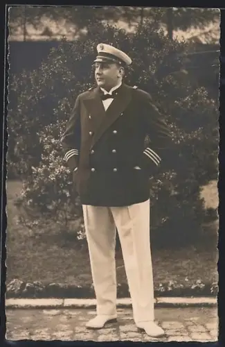 AK Marius Andersen als Linkertan in Kapitänsuniform