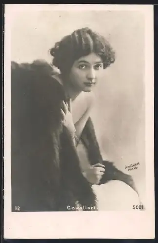AK Opernsängerin Cavalieri im Pelz, Portrait