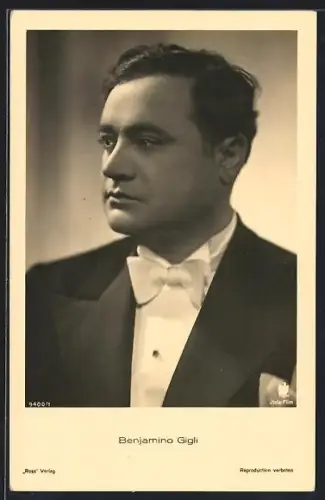 AK Opernsänger Benjamino Gigli, Portrait mit weisser Fliege