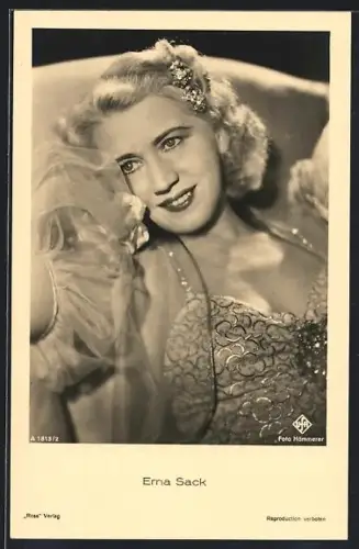 AK Erna Sack lächelt, Portrait in Abendgarderobe