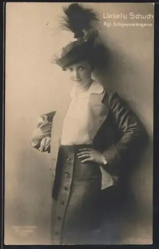 AK Liesel v. Schuch, Hofopernsängerin, Portrait mit Federhut