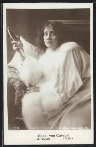AK Elise von Catopol mit Handspiegel in La Traviata
