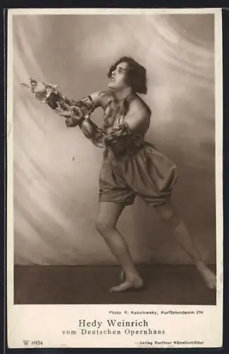 AK Hedy Weinrich in einer dramatischen Szene, Deutsches Opernhaus