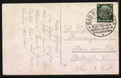 AK Hund zieht eine Mini-Kutsche mit Puppen, Parkpanorama mit Teich