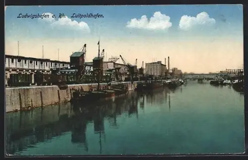 AK Ludwigshafen a. Rh., Luitpoldhafen, Hafenanlagen, Schiffe, Industriegebäude
