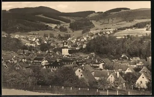 AK Steinbach-Hallenberg /Thür., Ortsansicht mit Kirche vom Arzberg aus