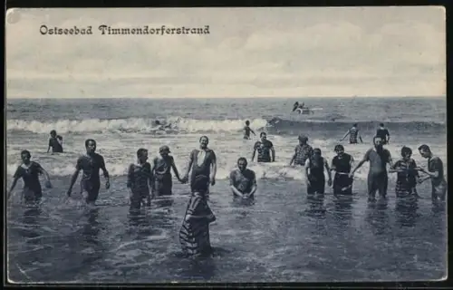 AK Timmendorferstrand, Badegäste im flachen Wasser