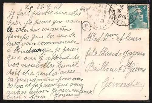 AK Plaisir, Rue J.-J.-Rousseau avec le Café du Lion et promeneurs