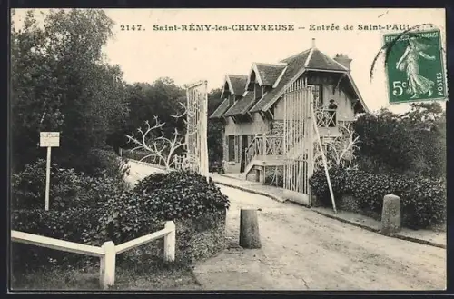AK Saint-Rémy-lès-Chevreuse, Entrée de Saint-Paul avec portail et maison rustique