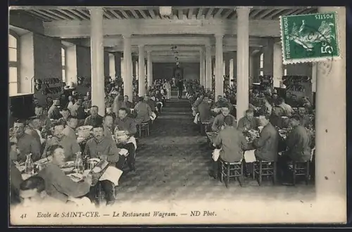 AK Saint-Cyr, Le Restaurant Wagram de l`école militaire avec soldats à table