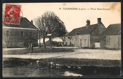 AK Tournoisis /Loiret, Place Saint-Laurent avec bâtiments et arbre central