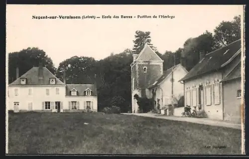AK Nogent-sur-Vernisson /Loiret, École des Barres, Pavillon de l`Horloge