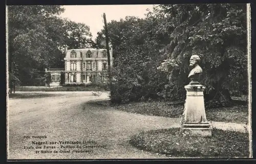 AK Nogent-sur-Vermisson /Loiret, École des Pères, Pavillon du Conservateur et Statue de Gouel, Fondateur