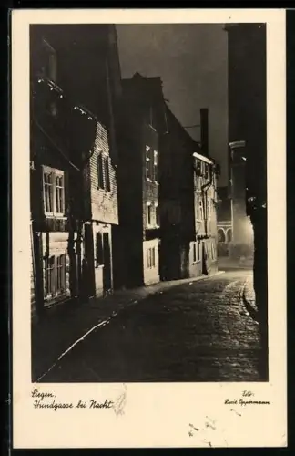 AK Siegen, Strasse Hundgasse bei Nacht