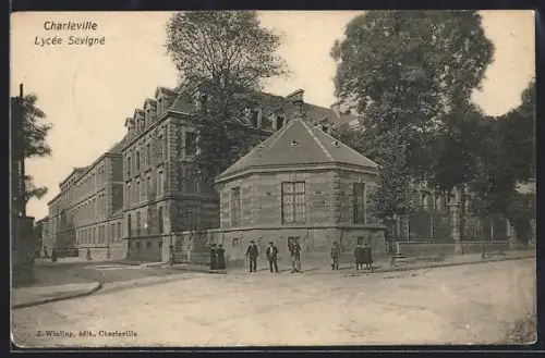AK Charleville, Lycée Sévigné et ses environs animés